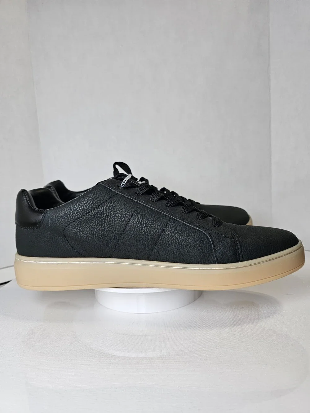 Calvin Klein CMWONLEY-R Men’s 12M Black Gum Sole Low Top Sneakers New